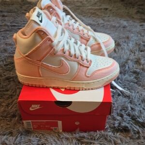 Nike Dunk High Sneakers in Peach and White